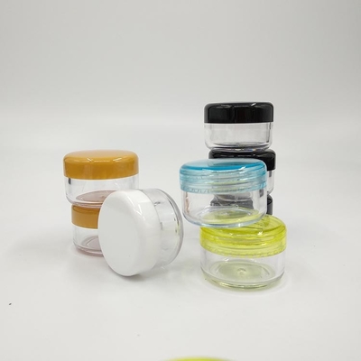 Drukowanie specjalnie zaprojektowanych plastikowych słoików kosmetycznych