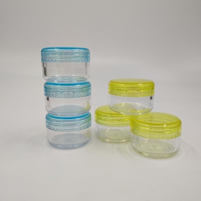 Drukowanie specjalnie zaprojektowanych plastikowych słoików kosmetycznych