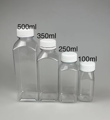 Izolowane plastikowe butelki na herbatę z mlekiem ze śrubą na pokrywie i uchwytzie