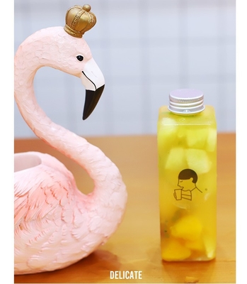Nowoczesne butelki z sokiem z mleka i herbaty z uchwytem