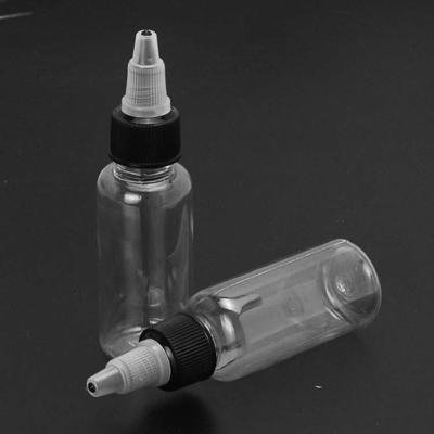 Zamówione plastikowe butelki płynne z aplikacjami