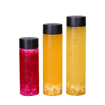Kolorowe trwałe plastikowe butelki na mleko i herbatę