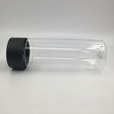 Izolowana butelka na napoje z kubkiem herbaty z izolacją