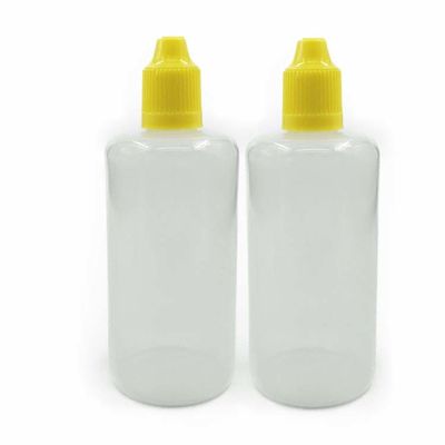 80 ml butelki z płynem E z zakrętką śrubową zapewniającą bezpieczne uszczelnienie i łatwe uzupełnienie