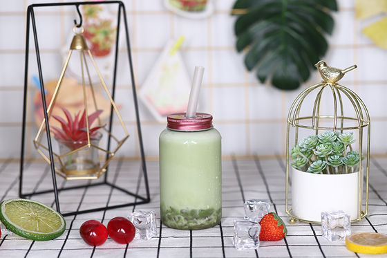 Średnie butelki z mlekiem i wodą z trwałym tworzywem sztucznym