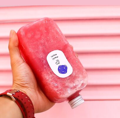 Średnie, przezroczyste butelki do herbaty z mlekiem, kwadratowe i okrągłe, odpowiednie do pakowania i przechowywania napojów