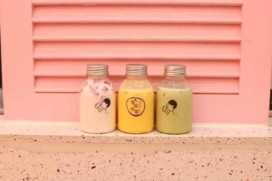 Zakręcana pokrywka Średnie butelki na herbatę z mlekiem Funkcja szczelna zapewniająca wygodę i bezpieczeństwo podczas obchodzenia się z napojami