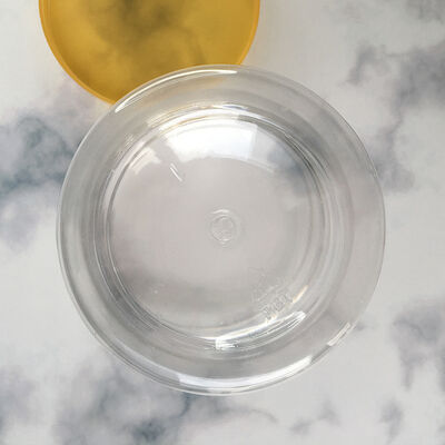 Słoiki plastikowe o średnicy 85 mm z uszczelnieniem z folii aluminiowej, idealne do bezpiecznego pakowania i przechowywania różnych produktów